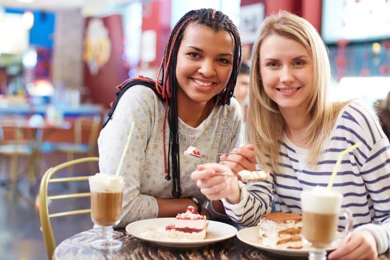 Подружки в кафе фото Girlfriends in cafe stock photo. Image of dessert, caucasian - 33211772