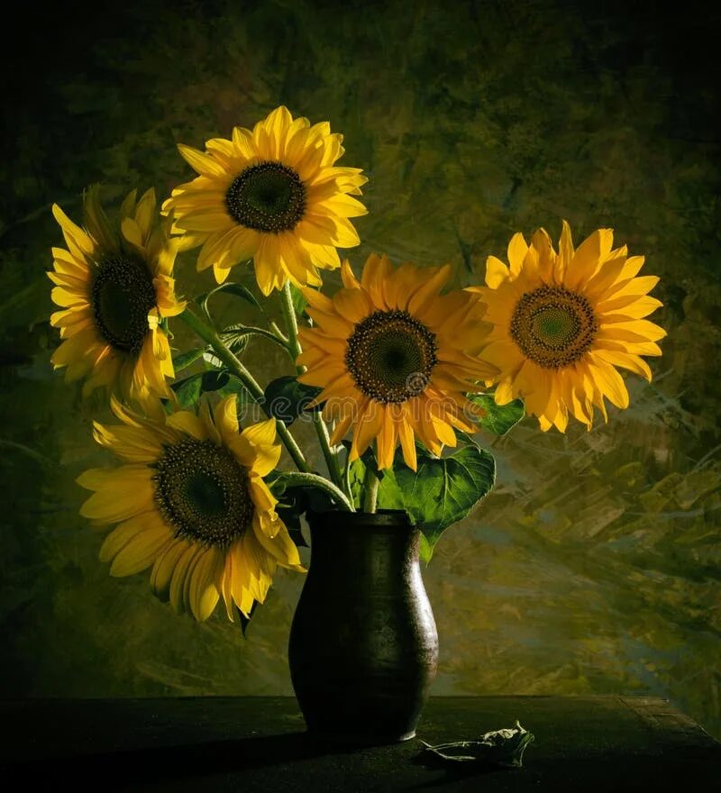 Подсолнухи в вазе фото Beautiful Sunflowers in Vase Stock Image - Image of nature, indoors: 79295649