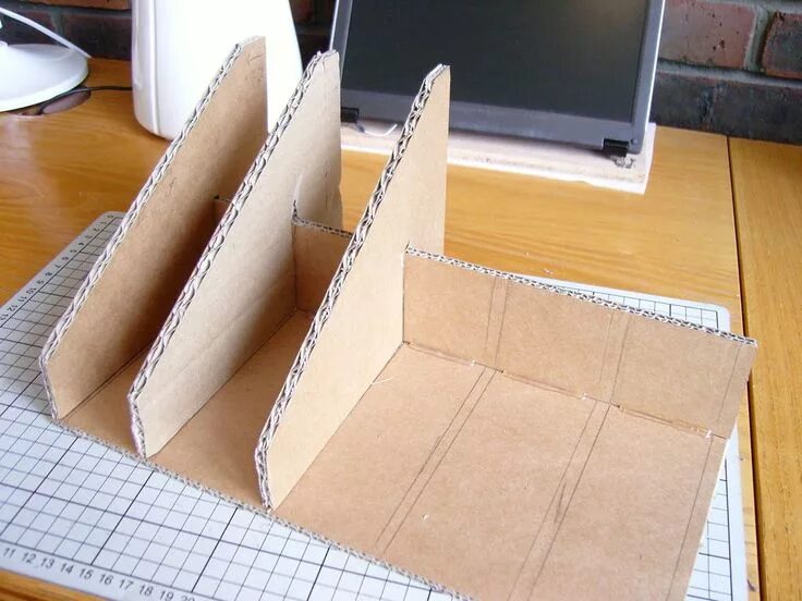 Подставка для фото своими руками How to Make a Cardboard Laptop Stand Diy laptop stand, Diy cardboard, Cardboard 