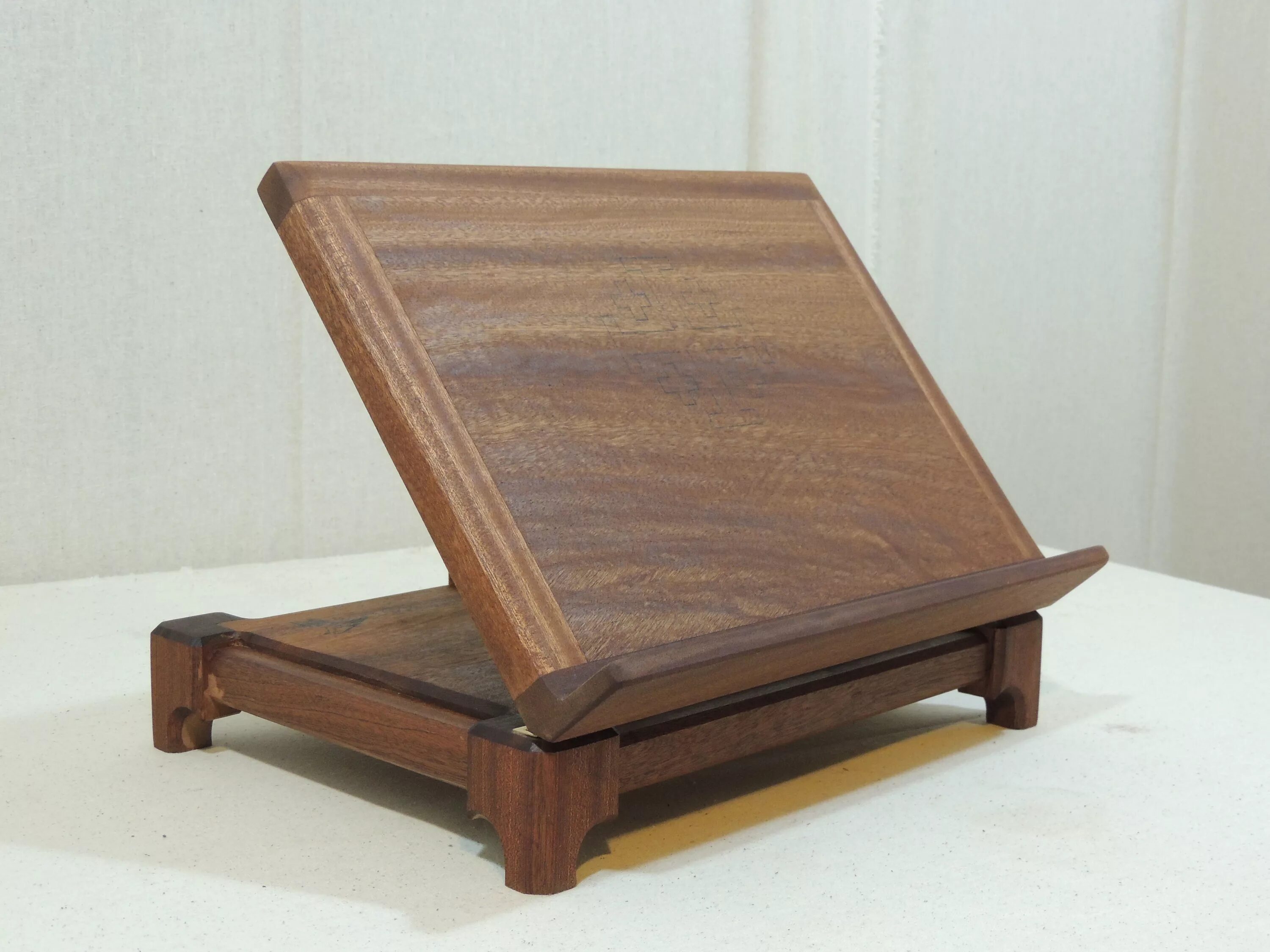 Подставки из дерева фото Missal/Book Stand - Danish Oil Finish Wooden book stand, Wood book stand, Book s