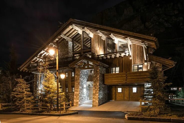 Подсветка деревянного дома снаружи фото Chalet des Alpes in Val d'Isere, France - White Blancmange Архитектура, Архитект