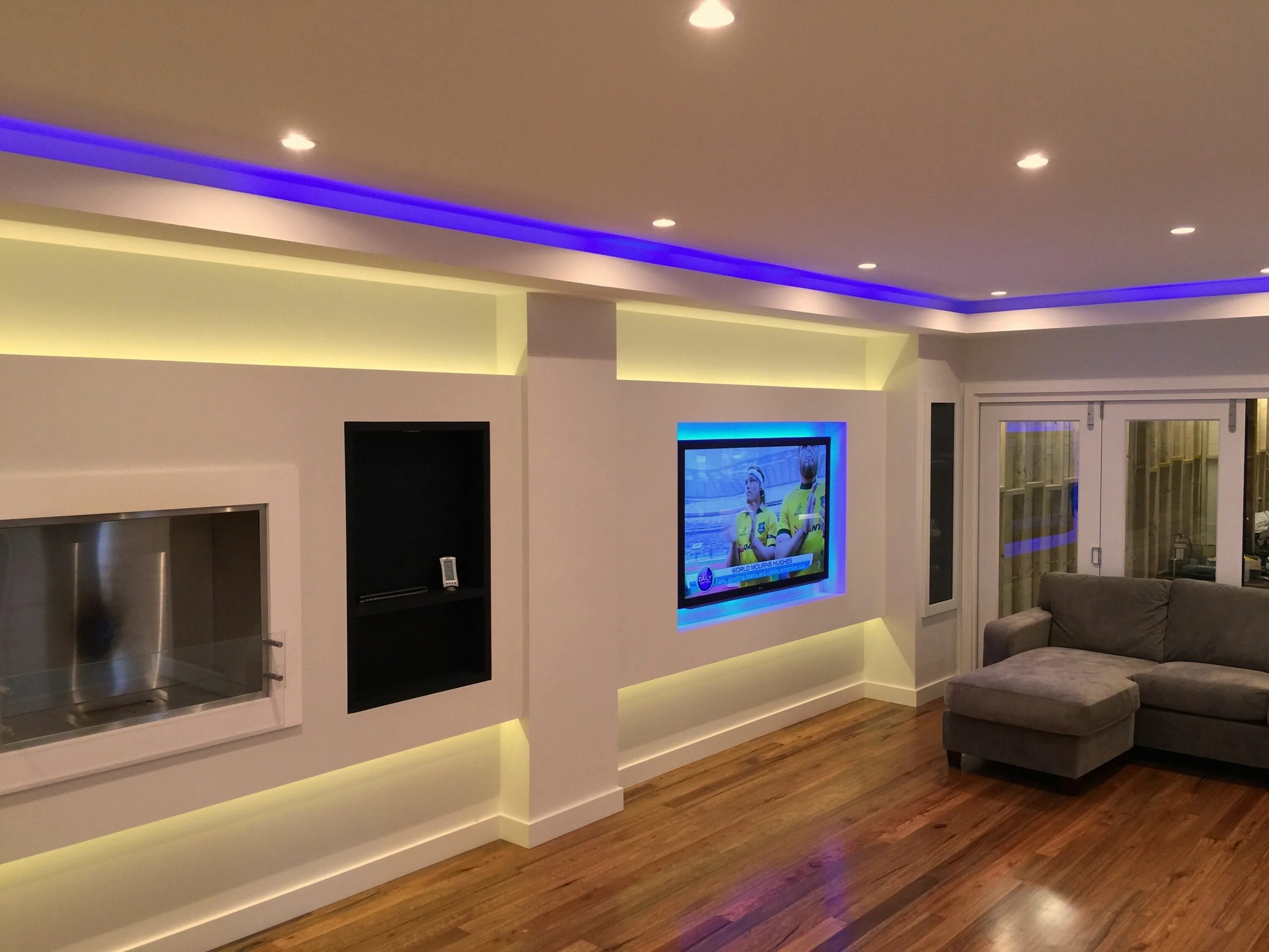 Подсветка гостиной фото LED Light Strip and Downlights for a Stylish Living Room