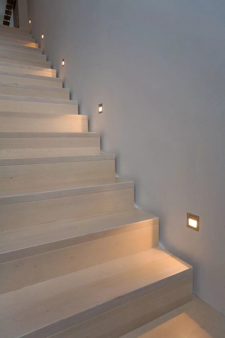 Подсветка лестницы фото Treppenbeleuchtung Staircase lighting ideas, Staircase design, Stairway lighting