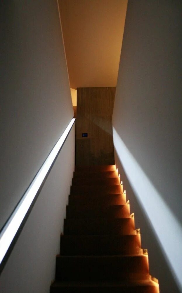 Подсветка лестницы фото Gallery of Casa Y / F:L Architetti - 24 Picture gallery, Stairs, Stair lighting