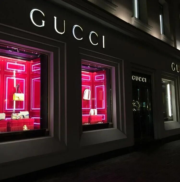 Подсветка магазинов фото Модернизация освещения витрин в бутике Gucci Витрина, Освещение, Бутик