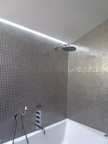 Подсветка потолка в ванной фото Our waterproof LED Light Strips are suitable for lighting your Bathroom and even