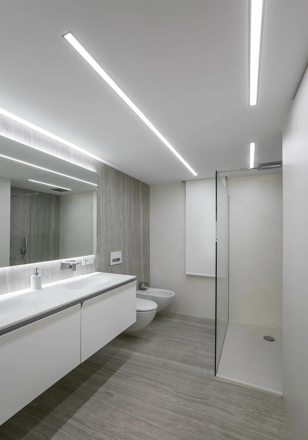 Подсветка потолка в ванной фото Galería de imágenes de baño - Neolith Piedra Sinterizada Imagenes de baños, Baño