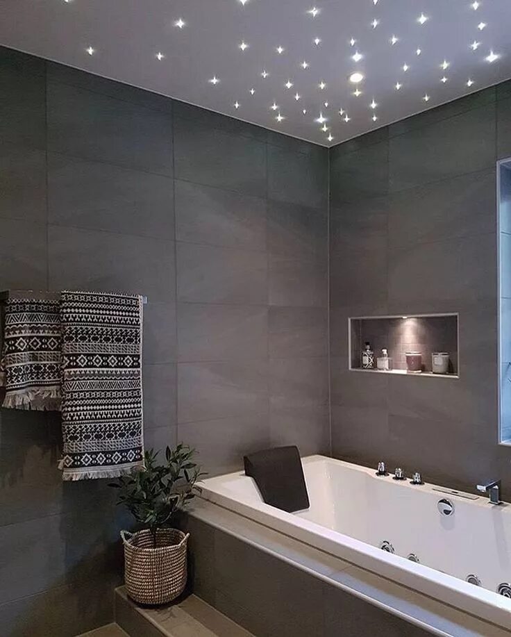 Подсветка потолка в ванной фото Dark grey bathroom Badkamer plafonds, Badkamer inrichting, Badkamer inspiratie