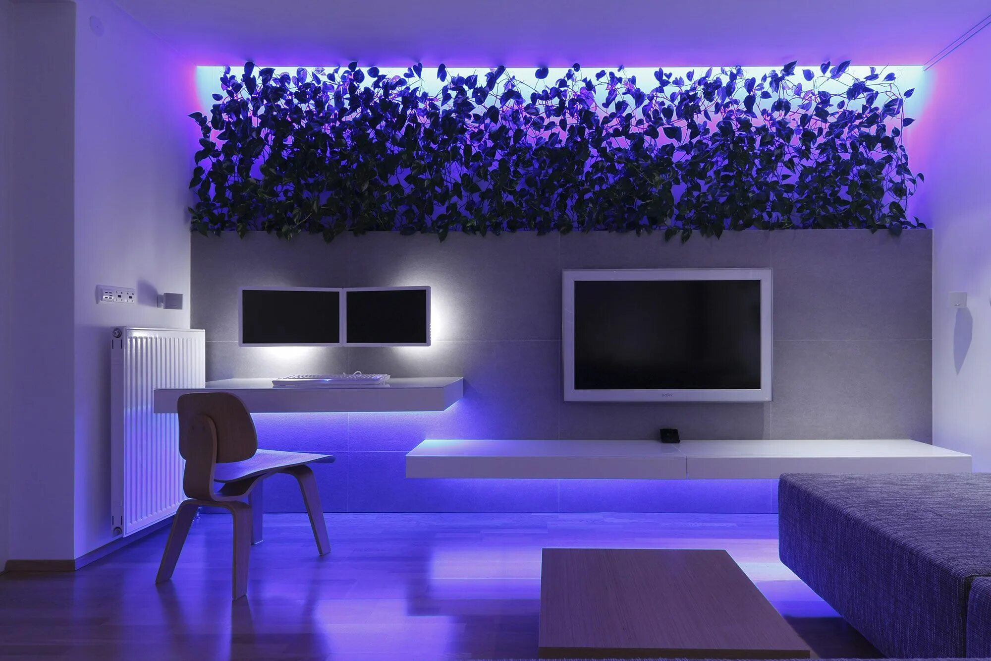 Подсветка цветов в интерьере фото Luxury Apartment Reconstruction by RULES architekti (23) Blue lighting, Blue liv