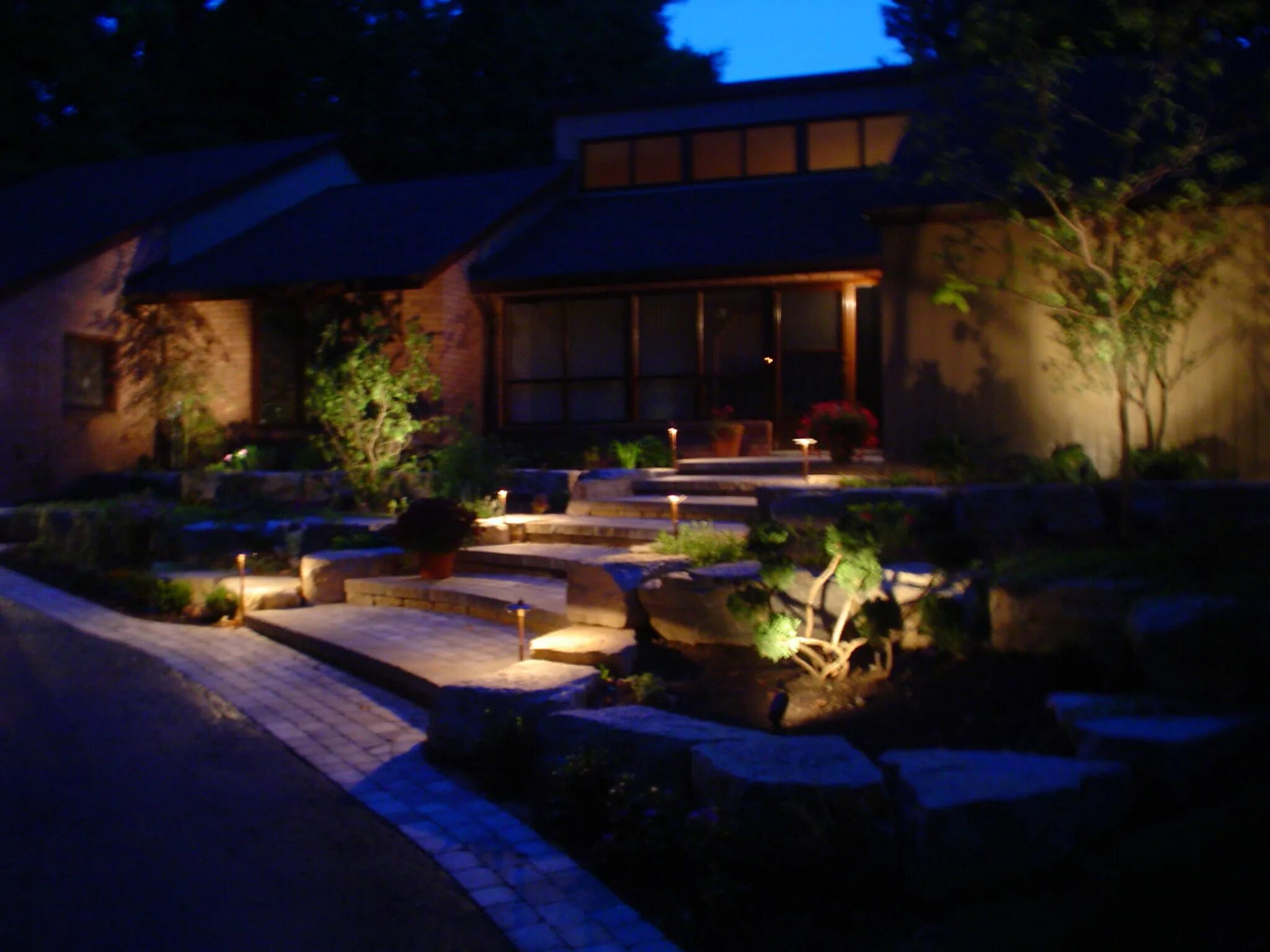 Подсветка участка загородного дома фото landscape hardscape design #landscape #hardscape #design Landscape lighting desi