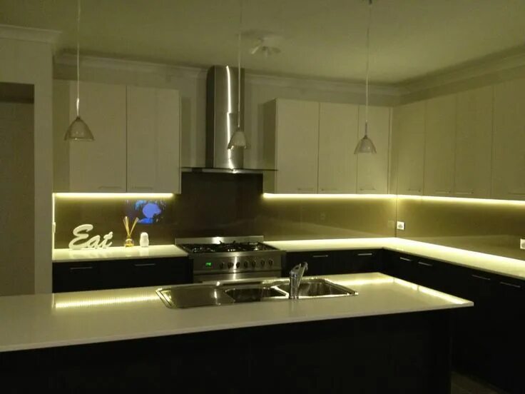 Подсветка в интерьере кухни Pin by H J on Hidden lighting Kitchen led lighting, Led kitchen light fixtures, 