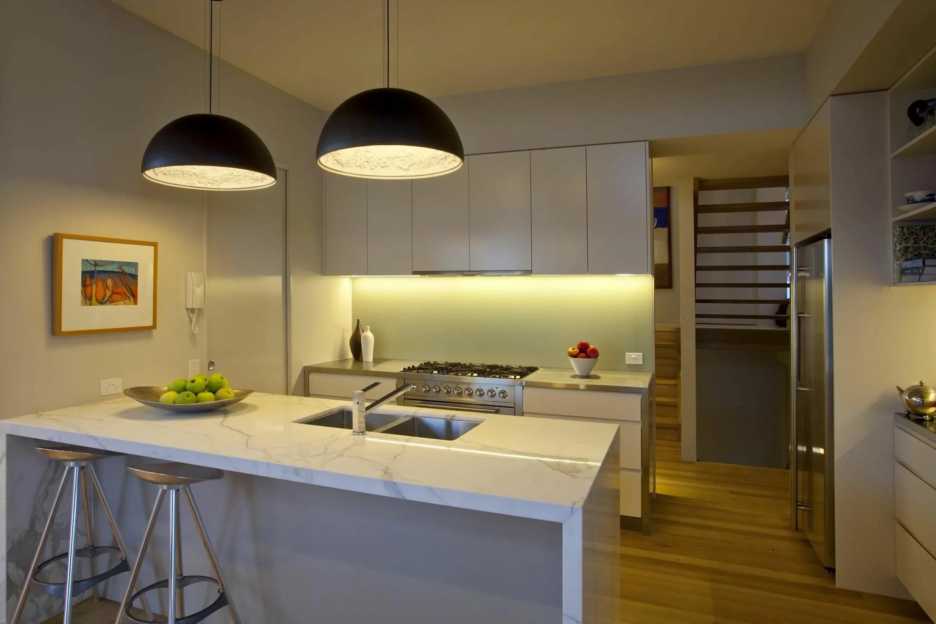 Подсветка в интерьере кухни The Coolum Bays House Aboda Design Group Archello Beach house kitchen cabinets, 