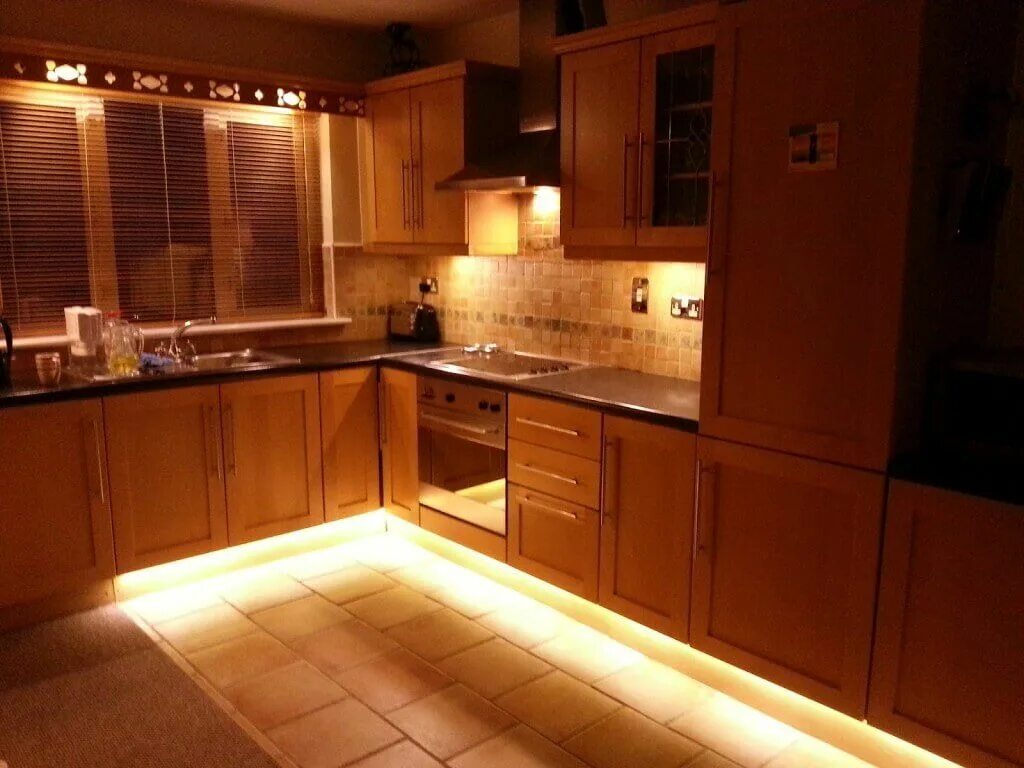 Подсветка в интерьере кухни 10 Kitchen LED Lighting Ideas 2024 (Save the Earth) Kitchen under cabinet lighti