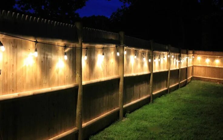 Подсветка забора загородного дома фото The Best Backyard Cafe Lights for Patios Feathers and Stripes Backyard lighting,