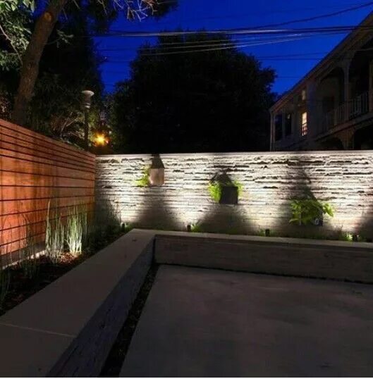 Подсветка забора загородного дома фото Ideias para uma hortinha decorativa... Led outdoor landscape lighting, Outdoor f