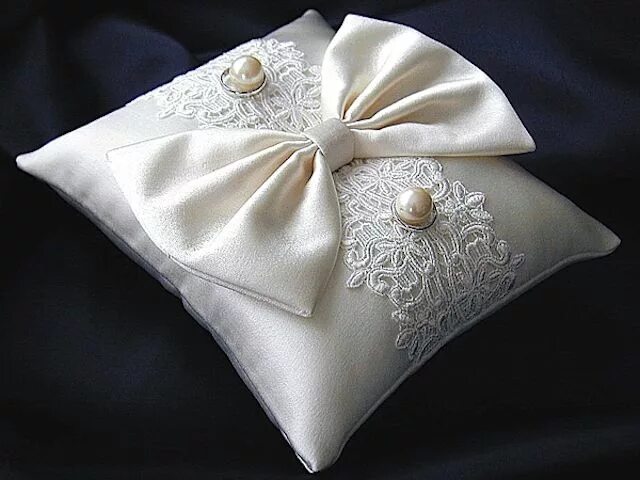 Подушечка для колец фото ateliersarah’s ring pillow/silk ribbon Accesorios para boda, Almohadas portadora