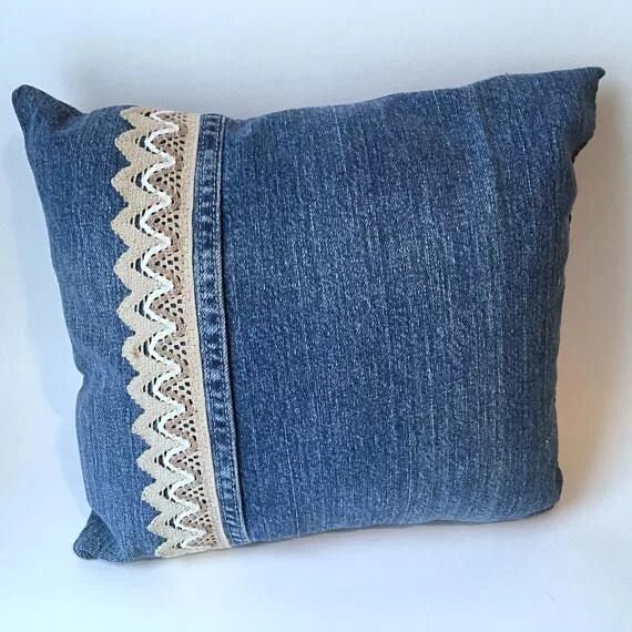 Подушка из джинсов своими руками выкройки OOAK pillow made from repurposed jeans trimmed with three tone Etsy España Denim