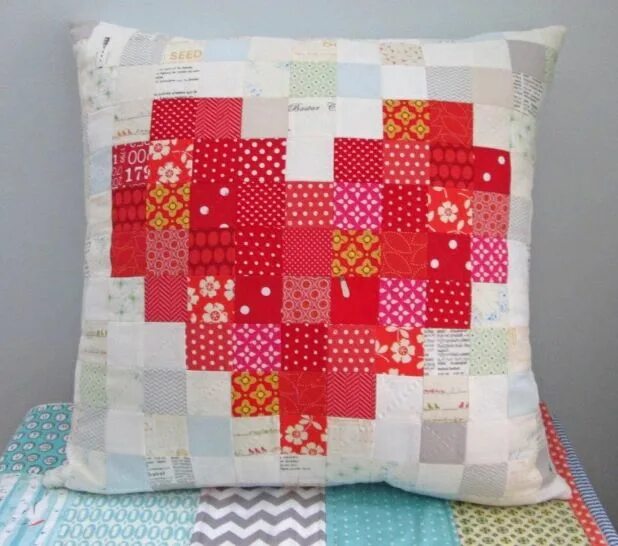 Подушка пэчворк своими руками схемы фото pixelated heart pillow Heart quilt pattern, Heart pillow, Valentines pillows