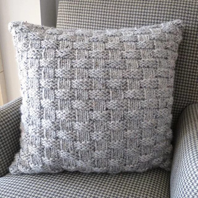 Подушка спицами схема фото Basket Weave Pillow pattern by Kathy Lewinski Diy knitting, Knit basket, Woven p