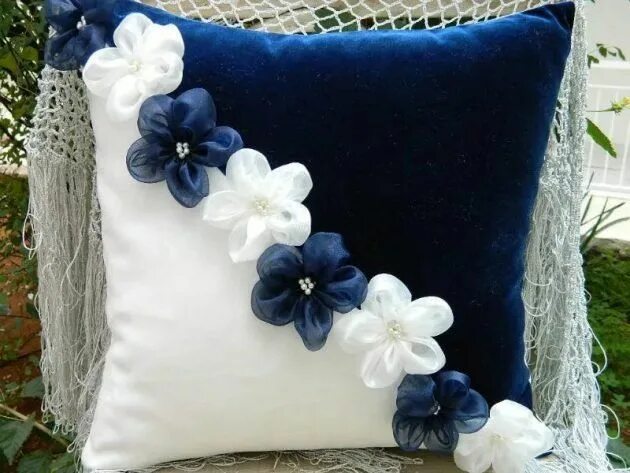 Подушка своими руками для декора 16 Cute Decorative Pillow Designs That Will Be Trendy In 2019 Sewing pillows, Pi