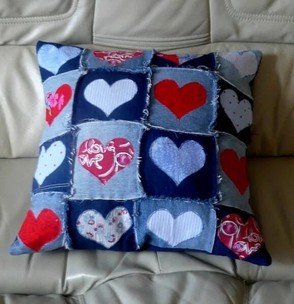 Подушка своими руками фото схемы Recycled Denim Cushion Denim pillow, Sewing pillows, Blue jeans crafts