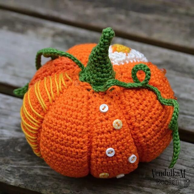 Подушка тыква вязаная крючком схема Magic with hook and needles: Pumpkins' time Fall crochet patterns, Halloween cro