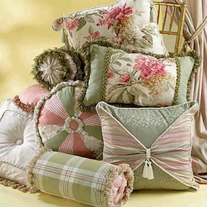 Подушки декоративные на диван своими руками фото Longing for the spring and sit in the garden. Chic pillows, Diy pillows, Sewing 