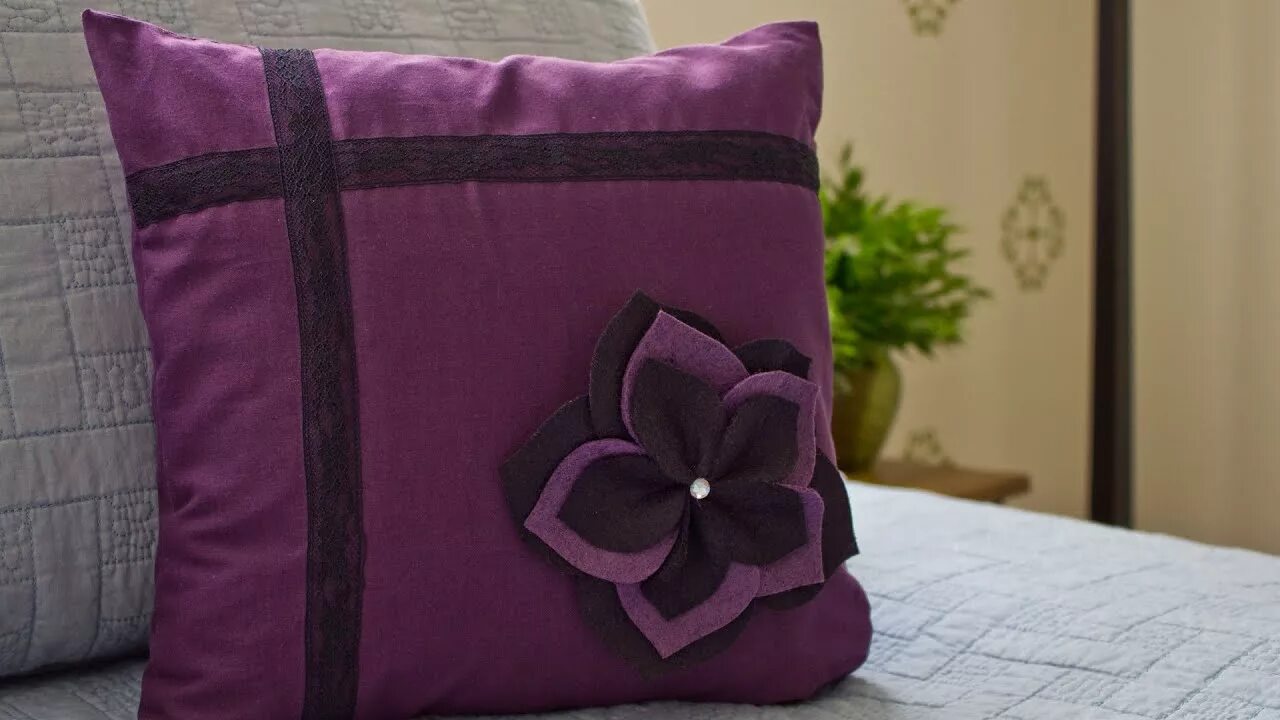 Подушки декоративные своими руками фото How to Make a Flower Pillow Sham - YouTube