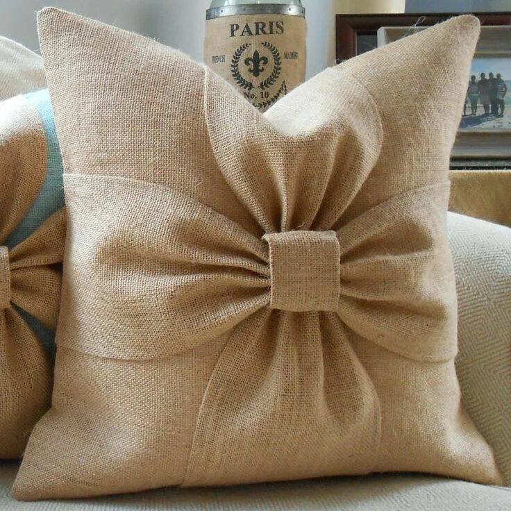 Подушки декоративные своими руками фото Burlap bow pillow cover in natural burlap 18x18 Schleifenkissen, Basteln mit jut