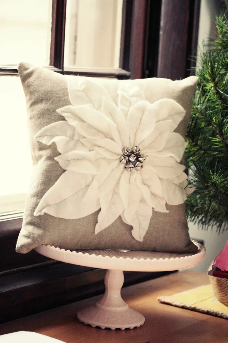 Подушки декоративные своими руками фото poinsettia pillow - mybricole Diy pillows, Christmas pillows, Christmas pillow