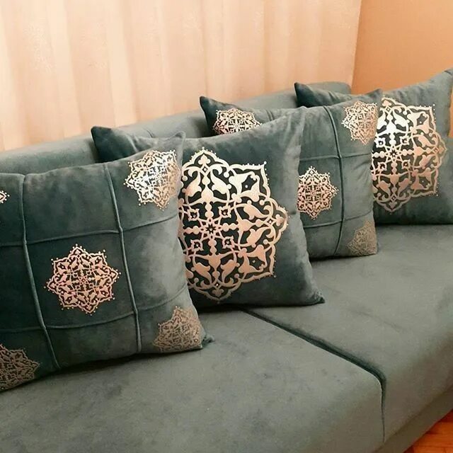 Подушки для дивана своими руками фото Pin by Mariam Lachgar on Morrocan Decorative sofa pillows, Shabby pillows, Pillo