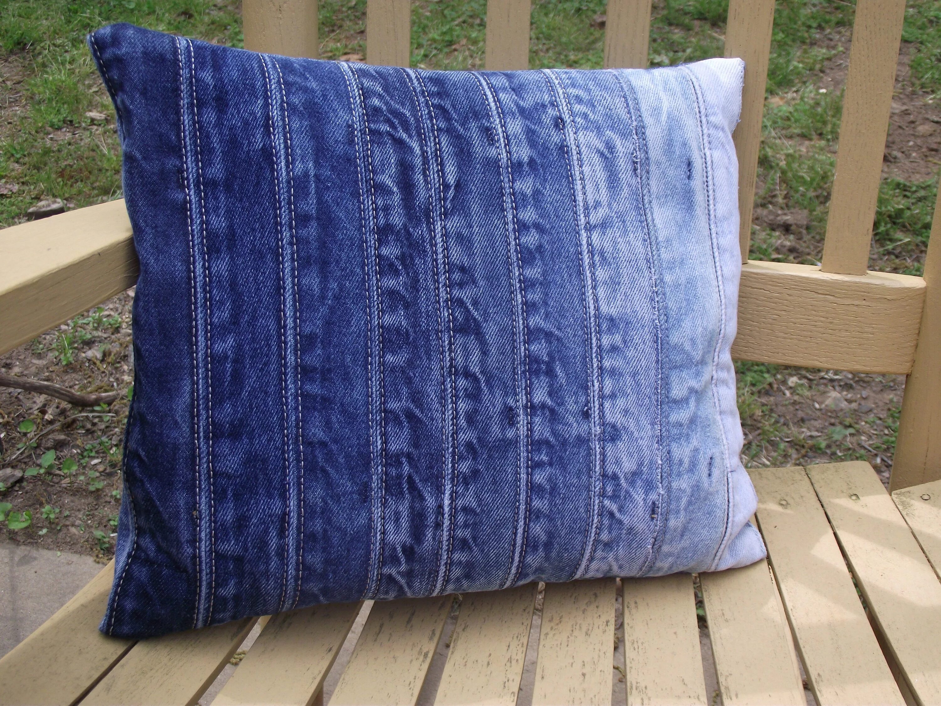 Подушки из джинс фото Denim pillow, Blue jeans crafts, Denim quilt