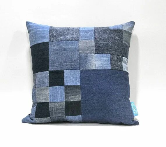 Подушки из джинс фото Denim pillow. Decorative pillow in patchwork technique. Denim Túi xách, Túi, Vỏ 