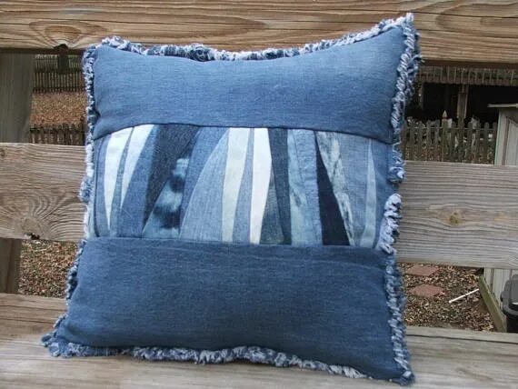 Подушки из джинс фото Denim Patchwork Pillow Sham With Form. the Front is Sewn Using Etsy Denim crafts