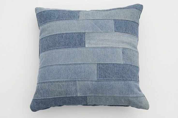 Подушки из джинсы фото blue jean pillows Horizontal strips pillow Repurposed Blue Jeans Repurposed, Fis