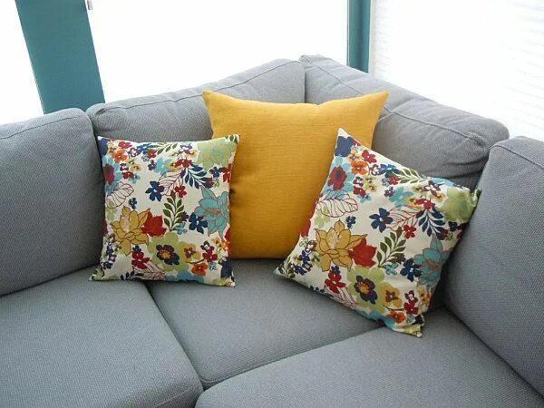 Подушки на диван фото и схема Make A Stylish Statement With DIY Throw Pillows Diy throw pillows, Pillows, Sofa