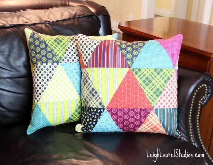 Подушки пэчворк своими руками выкройки фото Tutorial: Patchwork Triangle Pillows - Leigh Laurel Studios Patchwork pillow, Di