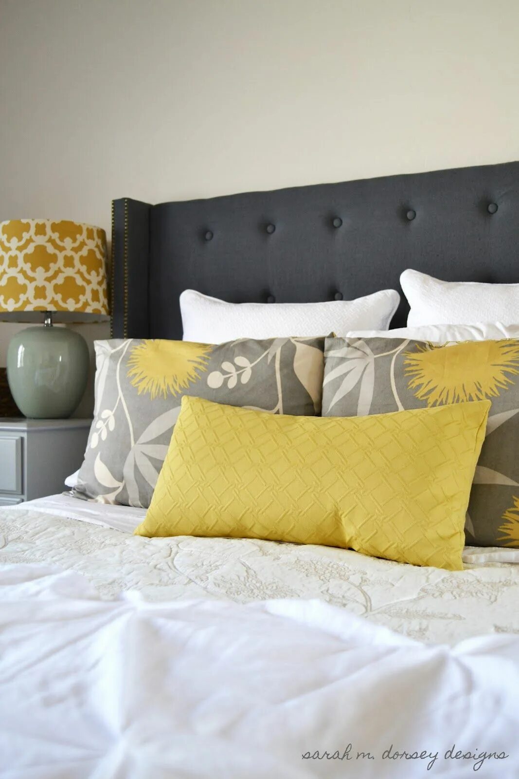 Подушки в спальню на кровать фото The colors, the pillows and patterns...loving it! Bedroom diy, Bedroom headboard