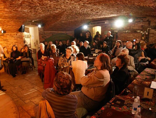 Подвал бродячей собаки фото Подвал бродячей собаки санкт петербург - фото