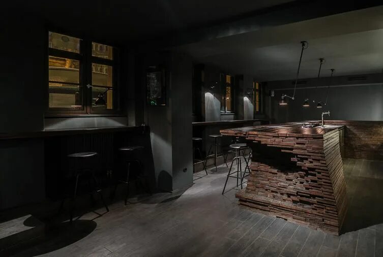 Подвал стиле лофт reclaimed boat plank centrepiece helps Bar Saint Jean Berlin import Parisian atm