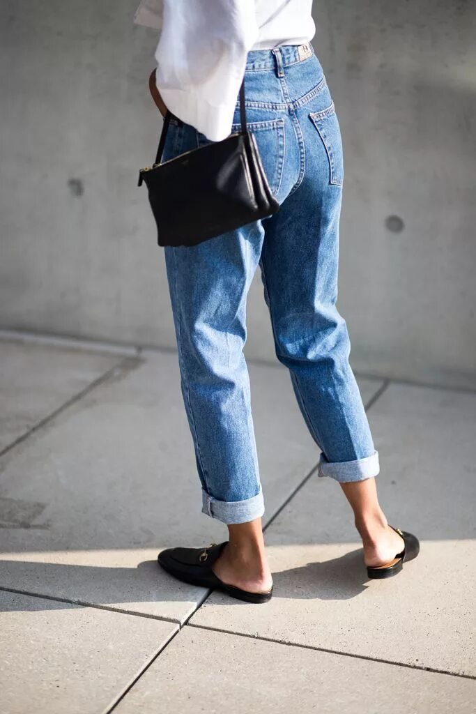 Подвернутые джинсы женские фото Klassiker neu interpretieren - Mom Jeans, Illustration und Kaffee Denim fashion,
