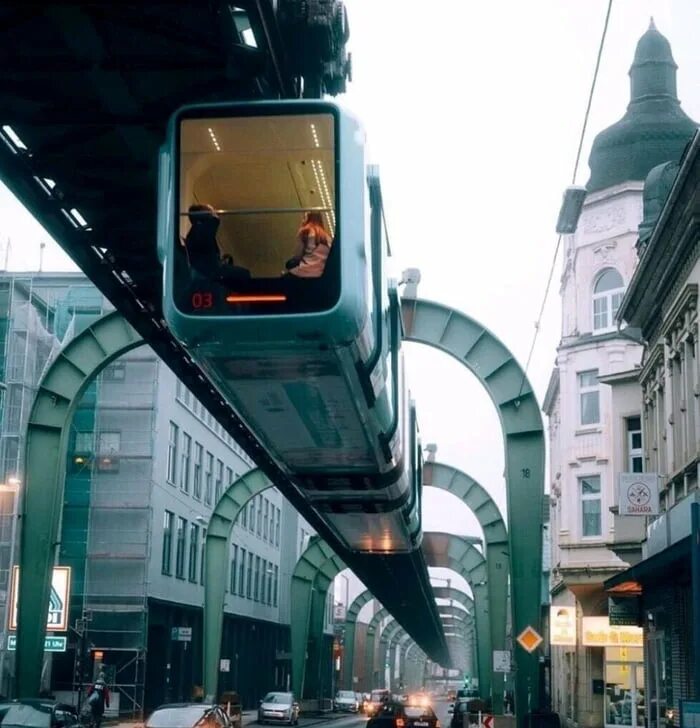 Подвесная дорога фото This is Schwebebahn, the oldest electric elevated railway with hanging cars in t