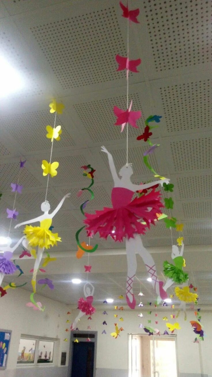 Подвесное оформление в детском саду Pin on فنون وافكار مدرسيه School decorations, Crafts for kids, Cute kids crafts