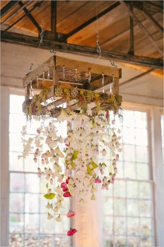 Подвесной декор своими руками Hanging floral chandelier. Floral chandelier, Chandelier wedding decor, Fresh we