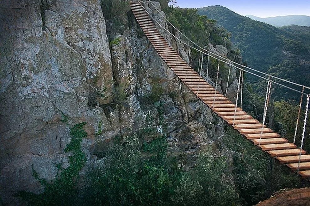 Подвесной мост фото Solius, Catalonia, Spain Rope bridge, Scary bridges, Bridge