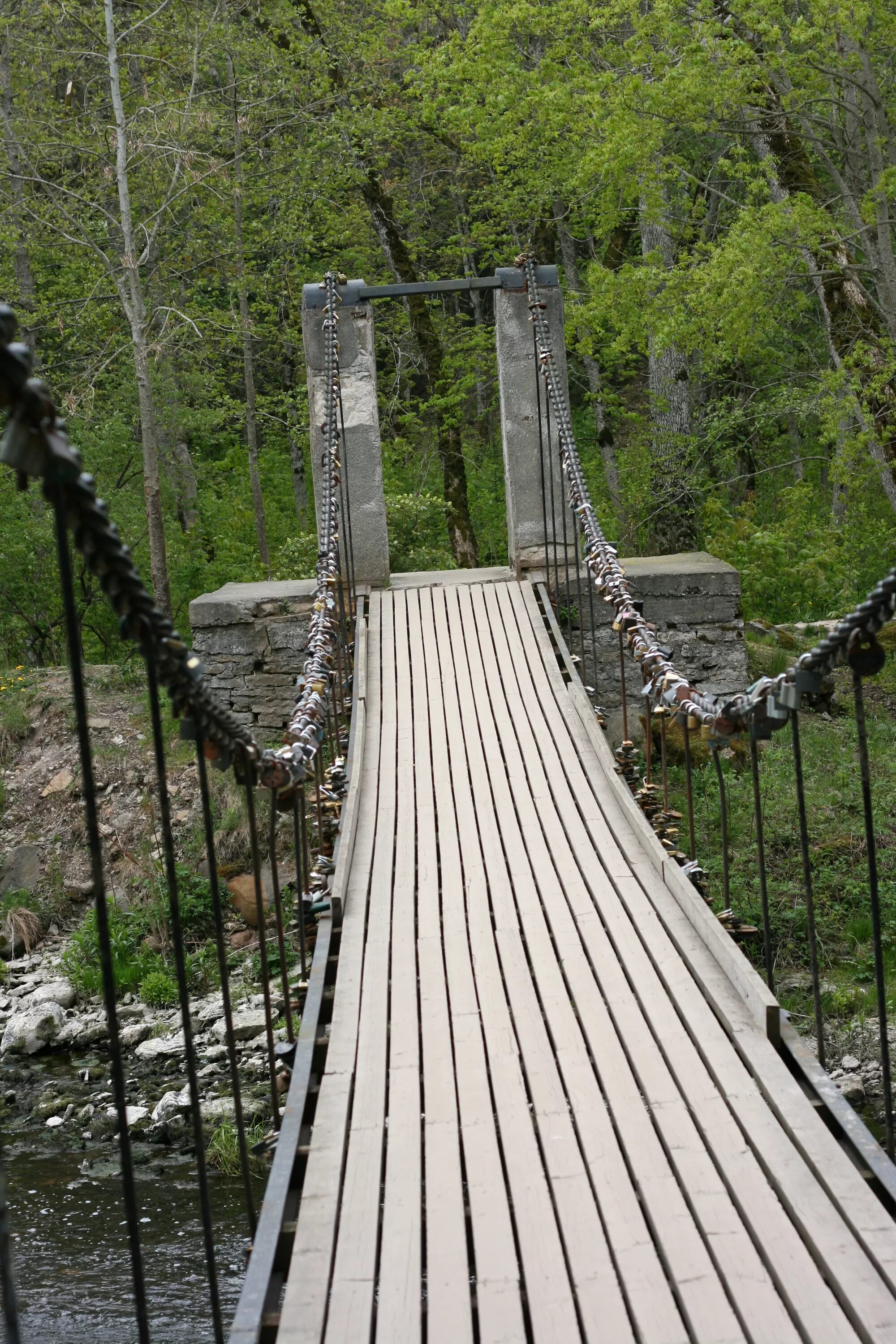 Подвесной мост фото File:Bridge at Keila waterfall.jpg - Wikimedia Commons