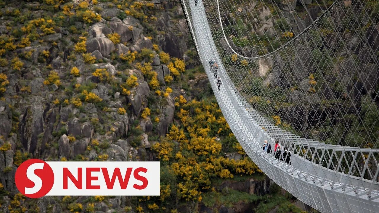 Подвесной мост фото World's longest pedestrian bridge opens in Portugal - YouTube