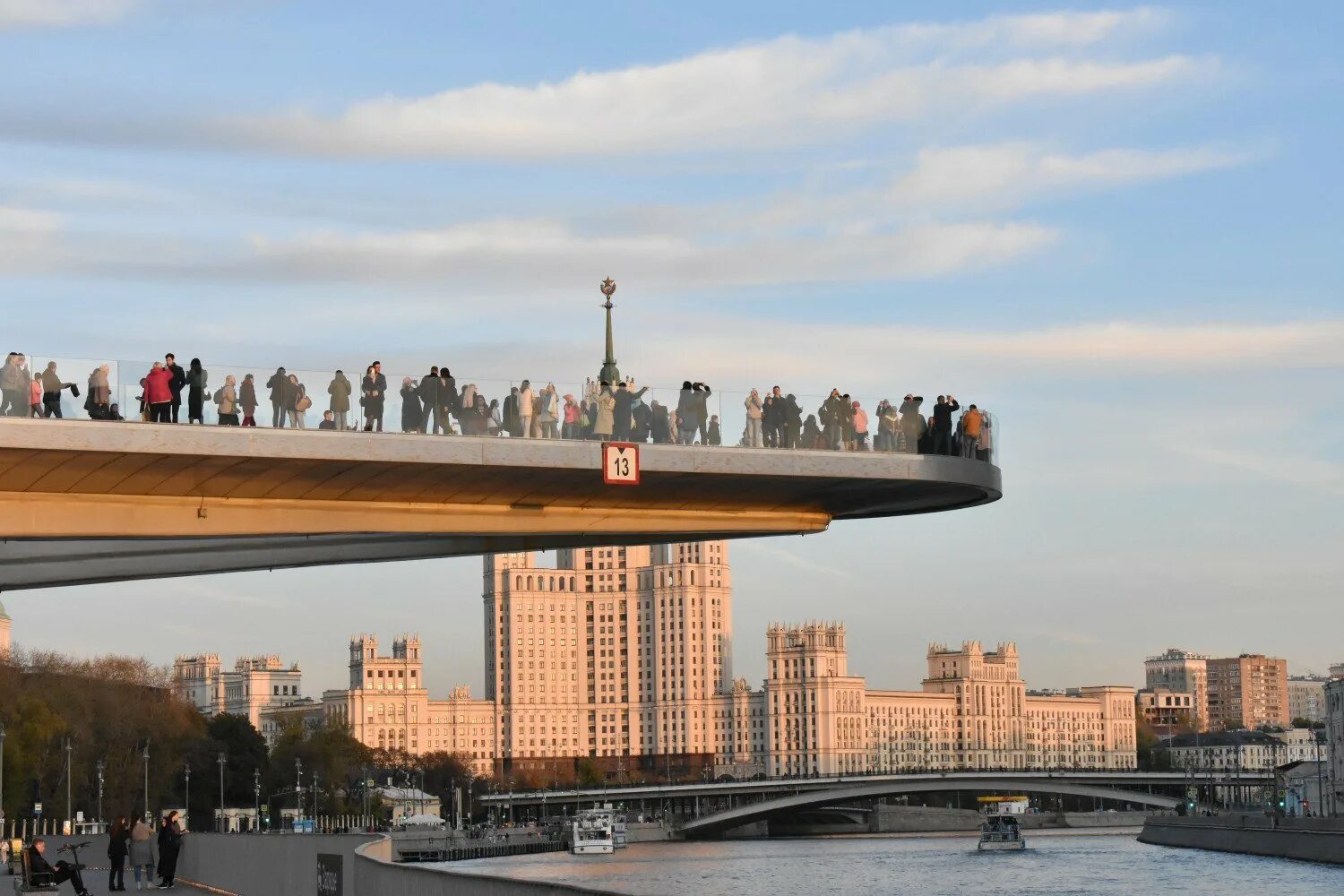 Подвесной мост москва зарядье фото Котловка - Из Котловки в "Зарядье". Корреспондент "ЗКЗ" проехал 15 километров на