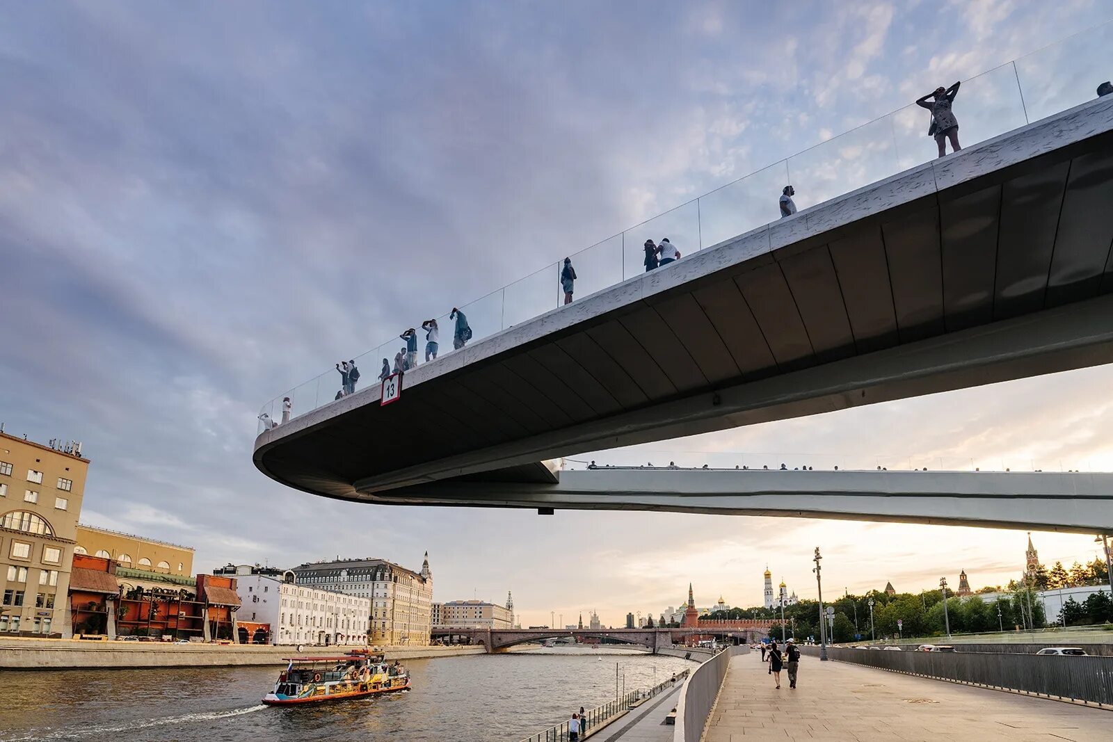 Подвесной мост москва зарядье фото Парящий мост в Зарядье - Комплекс градостроительной политики и строительства гор