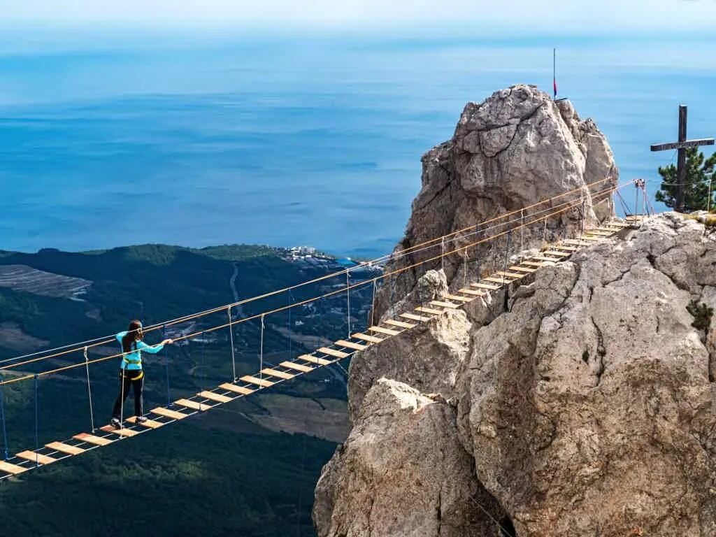 Подвесной мост на ай петри фото Гора Ай-Петри и Большой каньон Крыма - цена экскурсии 2 200 ₽, отзывы, расписани